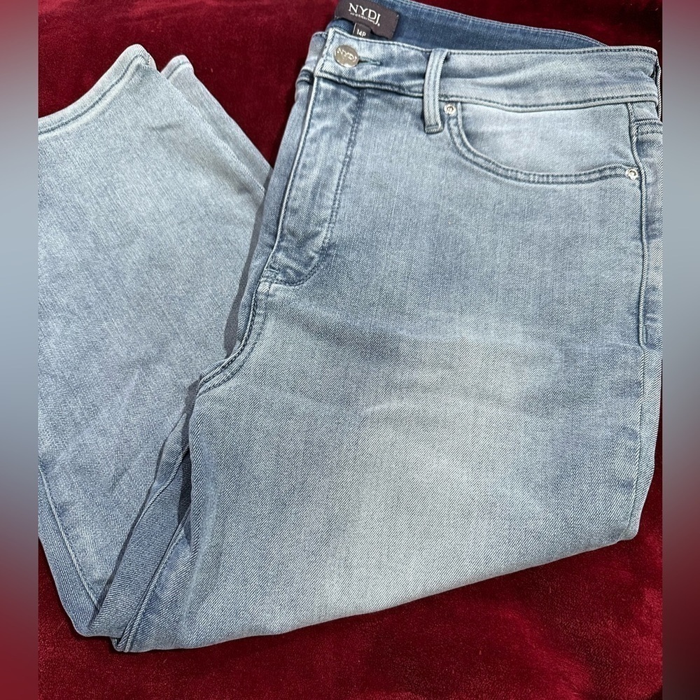NYJD Capris lift and tuck Marylin straight wide leg